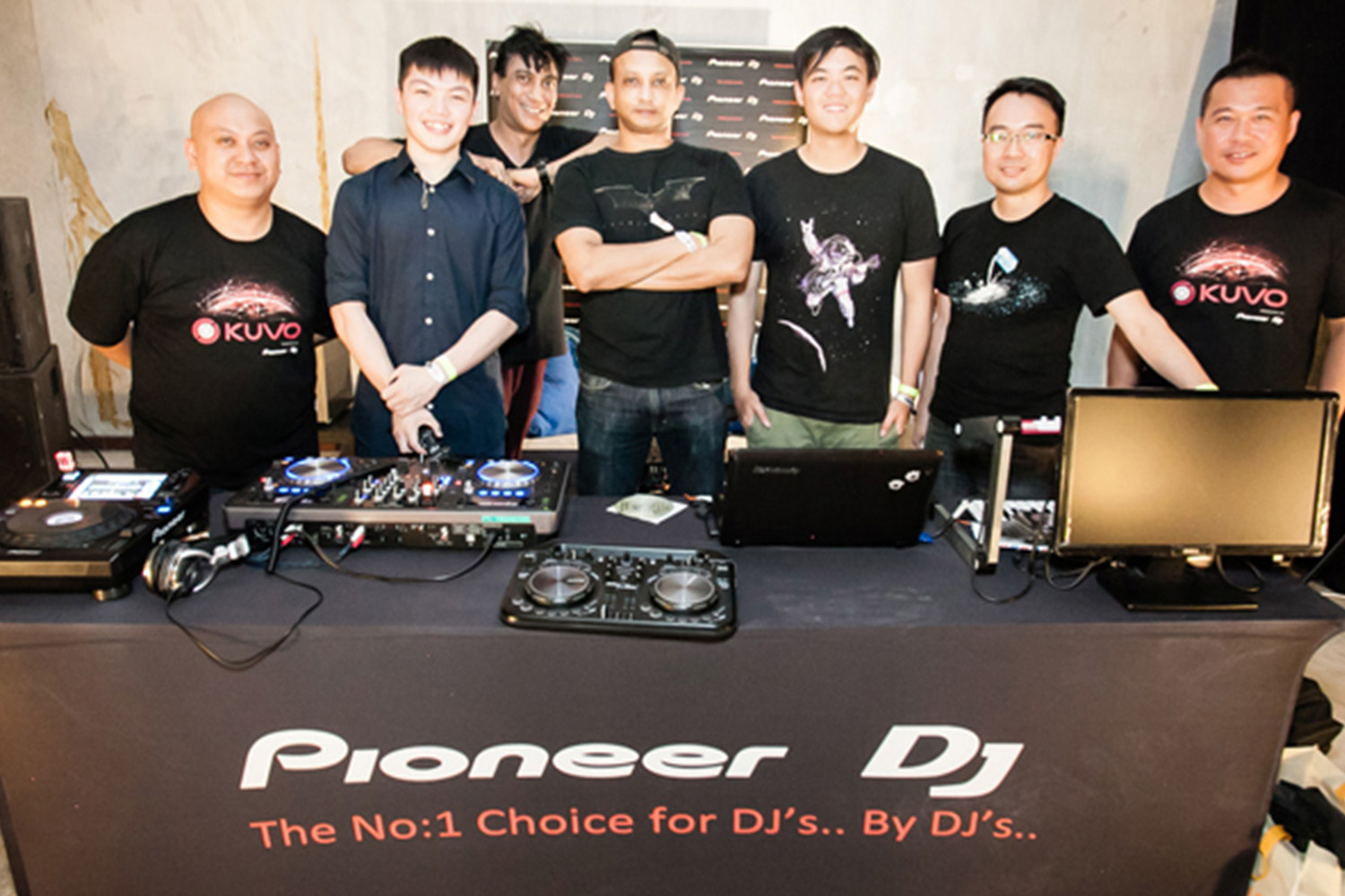 DJ showcase with pioneer dj singapore