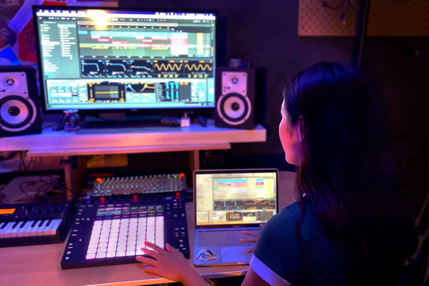 intro electronic music production class https://popstudioacademy.com/